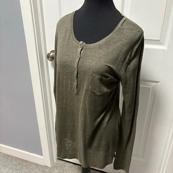 Rails Button Up Top - Picture 2 of 7